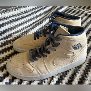 These are like brand new worn maybe twice size 11, still have box